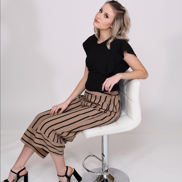 🤩SALE Blu pepper Striped Wide Leg Culotte Pants - Picture 2 of 6